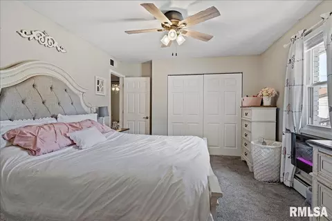 Bedroom - 204 Buckhorn Dr, Springfield, IL 62707 photo 3 of 7