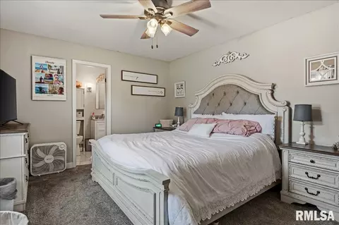 Bedroom - 204 Buckhorn Dr, Springfield, IL 62707 photo 2 of 7