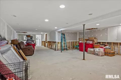 Entry Way - 204 Buckhorn Dr, Springfield, IL 62707 photo 2 of 2