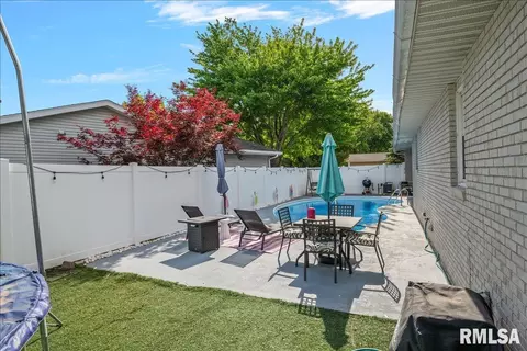 Exterior - 204 Buckhorn Dr, Springfield, IL 62707 photo 5 of 5