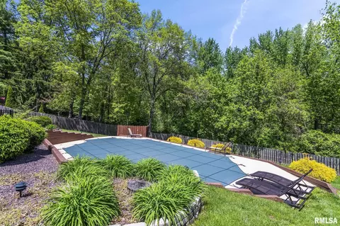 Exterior - 890 Roanoke Dr, Springfield, IL 62702 photo 9 of 9