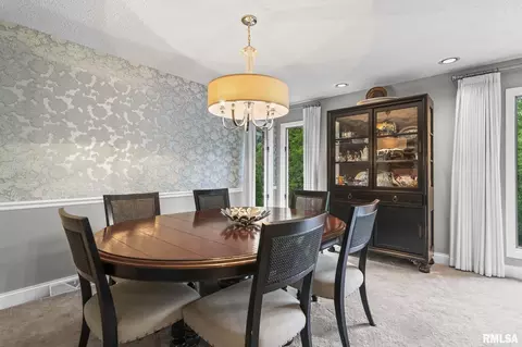 Dining - 890 Roanoke Dr, Springfield, IL 62702 photo 3 of 6