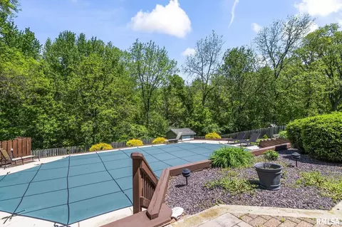 Exterior - 890 Roanoke Dr, Springfield, IL 62702 photo 2 of 9