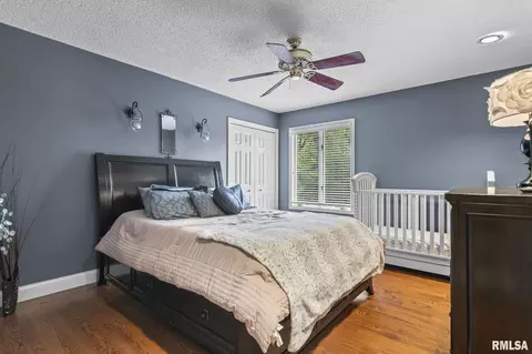 Bedroom - 890 Roanoke Dr, Springfield, IL 62702 photo 4 of 7