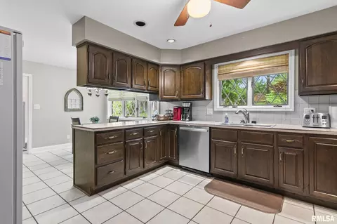 Kitchen - 890 Roanoke Dr, Springfield, IL 62702 photo 2 of 3