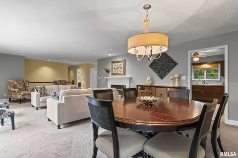 Dining - 890 Roanoke Dr, Springfield, IL 62702 photo 2 of 6