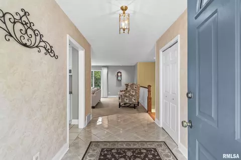 Entry Way - 890 Roanoke Dr, Springfield, IL 62702 photo 1 of 2