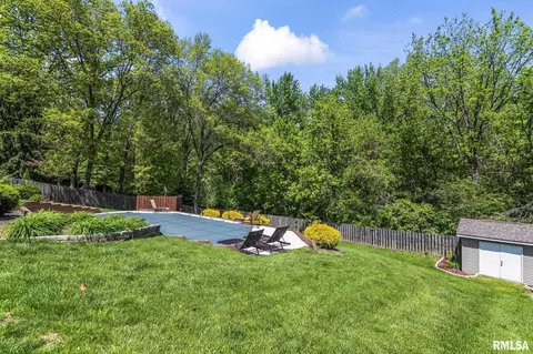 Exterior - 890 Roanoke Dr, Springfield, IL 62702 photo 4 of 9
