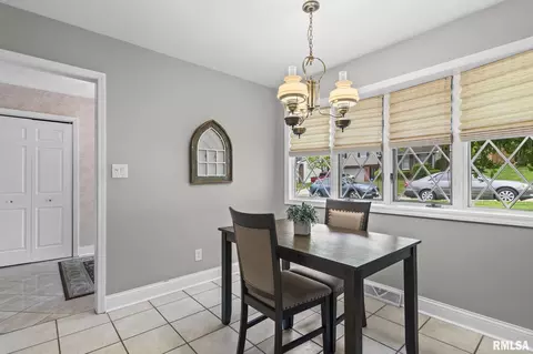 Dining - 890 Roanoke Dr, Springfield, IL 62702 photo 5 of 6