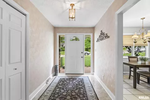 Entry Way - 890 Roanoke Dr, Springfield, IL 62702 photo 2 of 2
