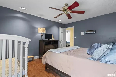 Bedroom - 890 Roanoke Dr, Springfield, IL 62702 photo 5 of 7