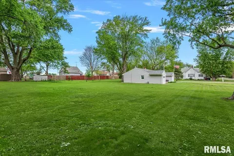 Exterior - 407 Lewis Dr, Dawson, IL 62520 photo 1 of 7