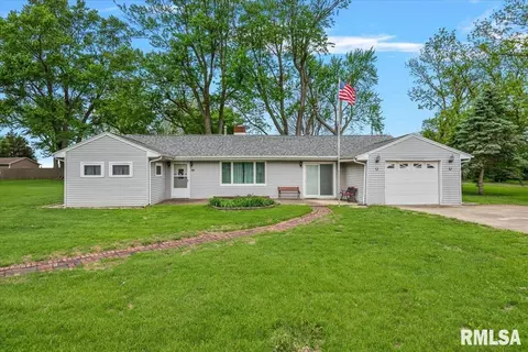 407 Lewis Dr, Dawson, IL 62520