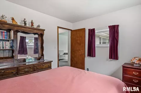 Bedroom - 407 Lewis Dr, Dawson, IL 62520 photo 3 of 6