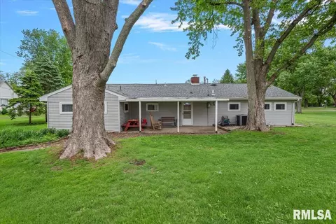 Exterior - 407 Lewis Dr, Dawson, IL 62520 photo 5 of 7