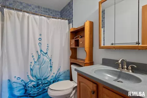 Bath - 400 E Lynwood Dr, Athens, IL 62613 photo 2 of 2