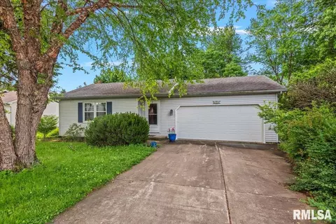 400 E Lynwood Dr, Athens, IL 62613
