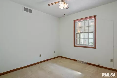 Bedroom - 400 E Lynwood Dr, Athens, IL 62613 photo 5 of 6
