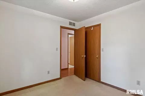 Bedroom - 400 E Lynwood Dr, Athens, IL 62613 photo 4 of 6