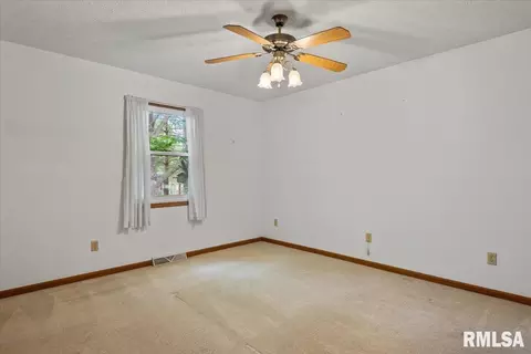 Bedroom - 400 E Lynwood Dr, Athens, IL 62613 photo 1 of 6