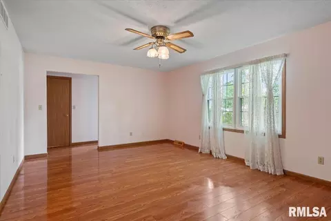 Living - 400 E Lynwood Dr, Athens, IL 62613 photo 3 of 4