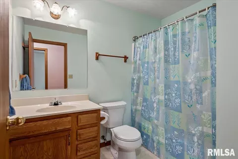 Bath - 400 E Lynwood Dr, Athens, IL 62613 photo 1 of 2