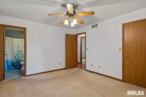 Bedroom - 400 E Lynwood Dr, Athens, IL 62613 photo 2 of 6