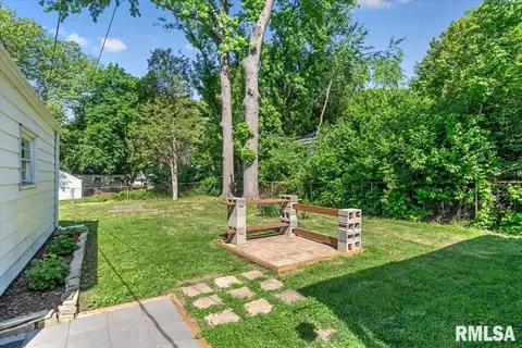 Exterior - 749 N Walnut St, Springfield, IL 62702 photo 6 of 9