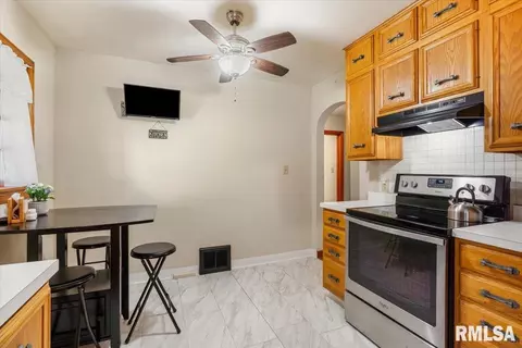 Kitchen - 749 N Walnut St, Springfield, IL 62702 photo 5 of 5