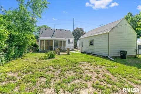 Exterior - 749 N Walnut St, Springfield, IL 62702 photo 8 of 9