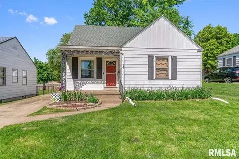 Exterior - 749 N Walnut St, Springfield, IL 62702 photo 3 of 9