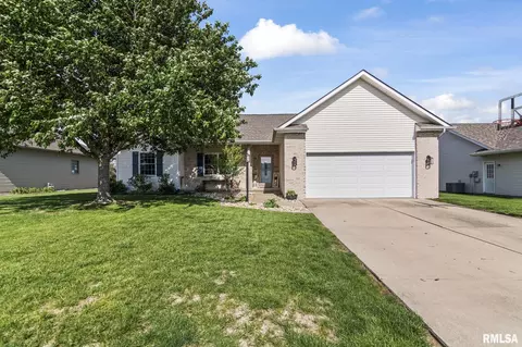 1508 Ptarmigan Dr, Chatham, IL 62629