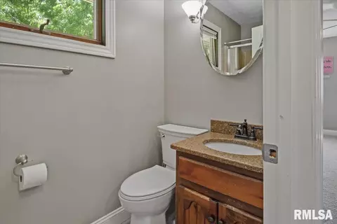 Bath - 61 Sarah Ave, Springfield, IL 62703 photo 1 of 3