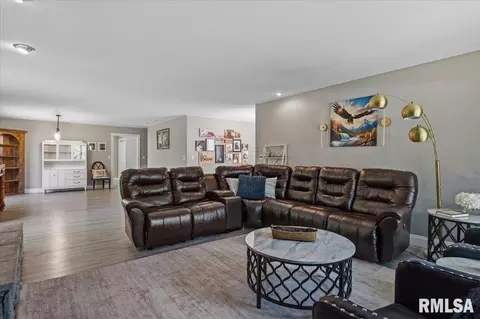 Living - 61 Sarah Ave, Springfield, IL 62703 photo 1 of 4