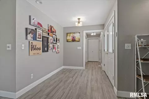 Entry Way - 61 Sarah Ave, Springfield, IL 62703 photo 2 of 5