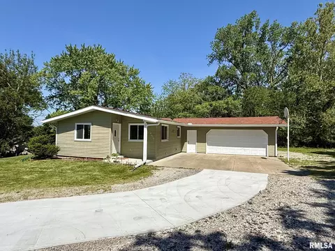 17279 River View Rd, Petersburg, IL 62675