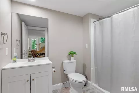 Bath - 2320 Chatham Rd, Springfield, IL 62704 photo 3 of 4