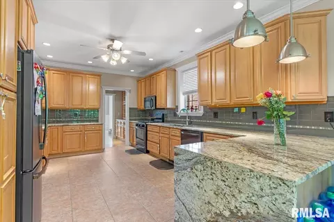 Kitchen - 2320 Chatham Rd, Springfield, IL 62704 photo 2 of 3