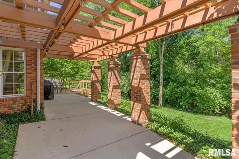 Exterior - 2320 Chatham Rd, Springfield, IL 62704 photo 4 of 5