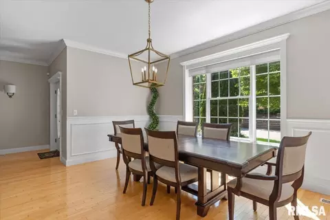 Dining - 2320 Chatham Rd, Springfield, IL 62704 photo 4 of 5