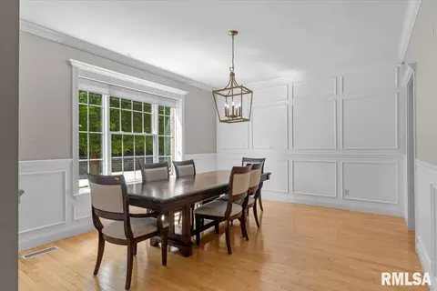 Dining - 2320 Chatham Rd, Springfield, IL 62704 photo 2 of 5
