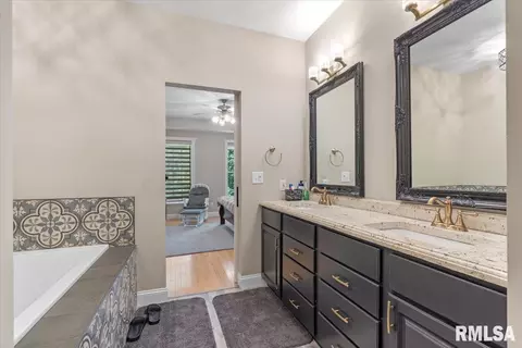 Entry Way - 2320 Chatham Rd, Springfield, IL 62704 photo 4 of 5