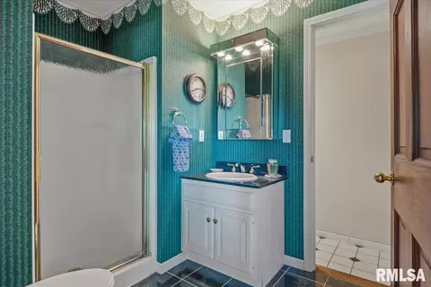 Bath - 50 W Hazel Dell Ln, Springfield, IL 62703 photo 4 of 5