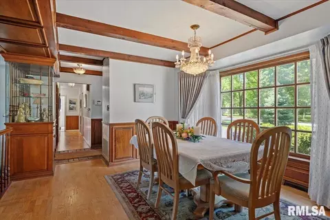 Dining - 50 W Hazel Dell Ln, Springfield, IL 62703 photo 3 of 4