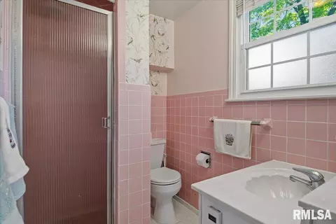 Bath - 50 W Hazel Dell Ln, Springfield, IL 62703 photo 1 of 5