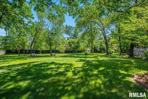 Exterior - 50 W Hazel Dell Ln, Springfield, IL 62703 photo 4 of 11