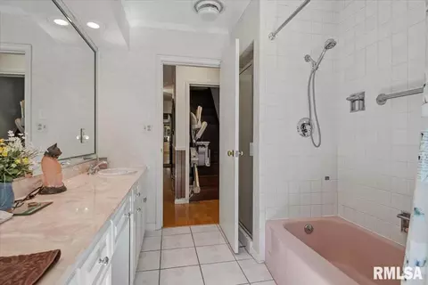 Bath - 50 W Hazel Dell Ln, Springfield, IL 62703 photo 3 of 5