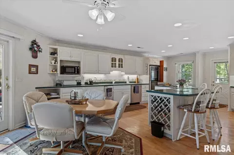 Kitchen - 50 W Hazel Dell Ln, Springfield, IL 62703 photo 6 of 8