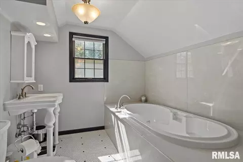 Bath - 50 W Hazel Dell Ln, Springfield, IL 62703 photo 5 of 5