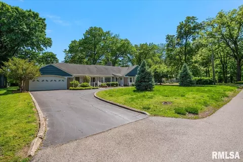 Exterior - 50 W Hazel Dell Ln, Springfield, IL 62703 photo 2 of 11
